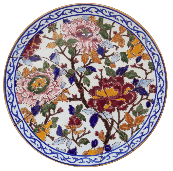 Plat, porcelaine de Gien, 30 cm de diamètre, restauration kintsugi laques végétales urushi colorées